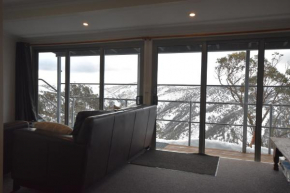 Fountains 18, Hotham Heights